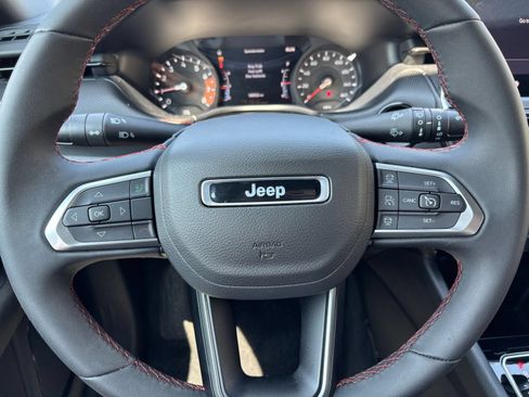 Used 2025 Jeep Compass Trailhawk AWD/4WD image 23