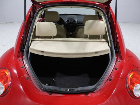 Used 2008 Volkswagen Beetle S image 16