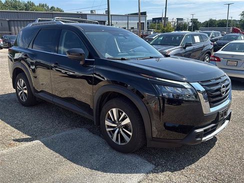 Certified 2025 Nissan Pathfinder SL AWD/4WD image 1