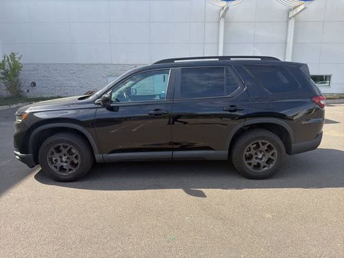 Used 2023 Honda Pilot TrailSport image 4