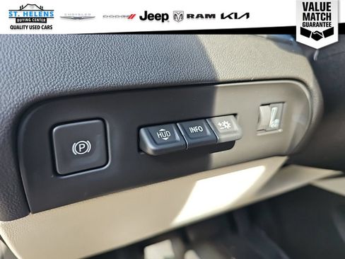 Used 2023 Buick Enclave Avenir w/ Avenir Technology Package AWD/4WD image 15