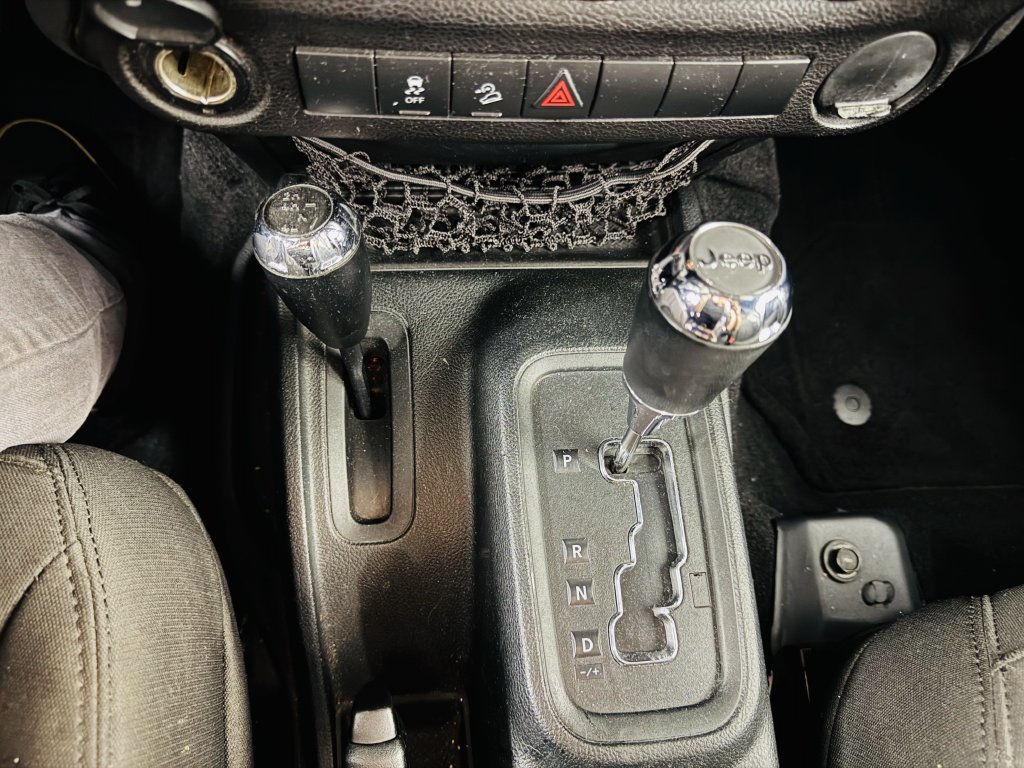 Used 2018 Jeep Wrangler Unlimited Sport w/ Connectivity Group AWD/4WD image 13