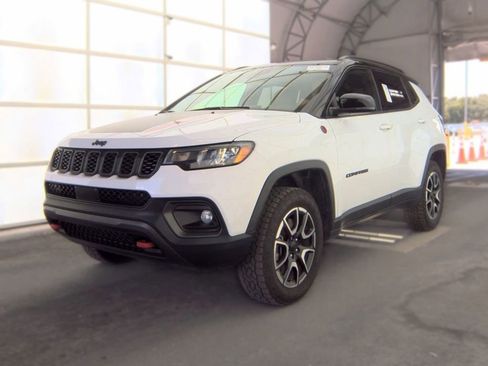 Used 2024 Jeep Compass Trailhawk AWD/4WD image 1