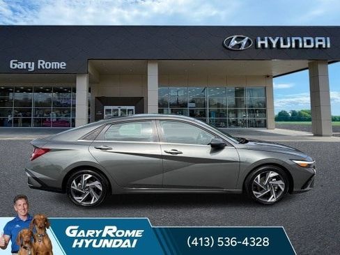 Used 2024 Hyundai Elantra SEL w/ Convenience Package FWD image 11