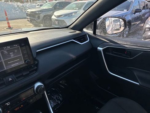 Used 2021 Toyota RAV4 SE image 30