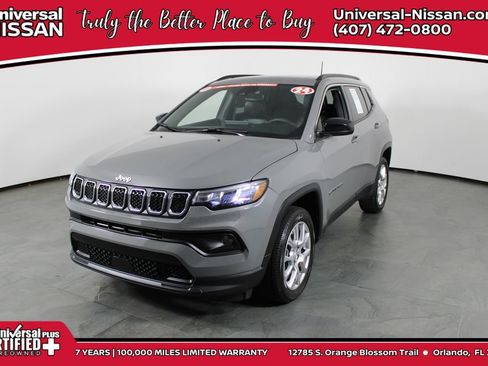 Used 2024 Jeep Compass Latitude w/ Sun and Sound Group AWD/4WD image 1