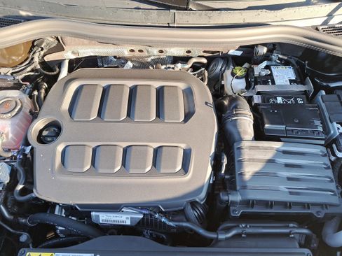 New 2026 Volkswagen Tiguan SE FWD image 28