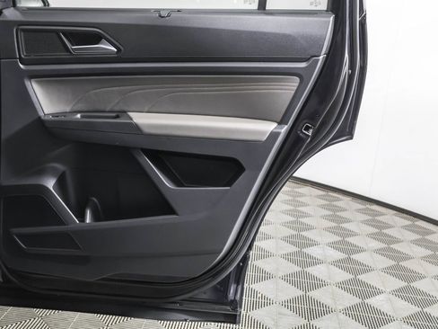 Used 2022 Volkswagen Atlas SE image 44