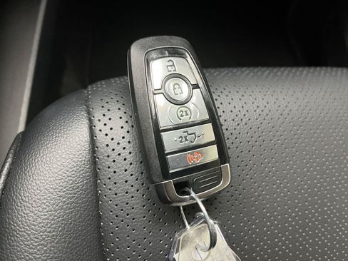 Used 2025 Ford F150 Lariat AWD/4WD image 28