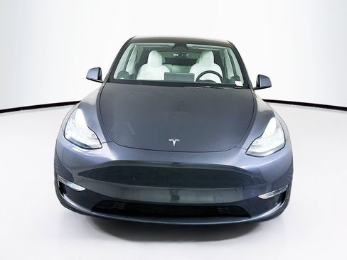 Used 2023 Tesla Model Y AWD image 2