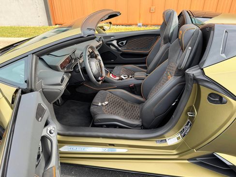 Used 2023 Lamborghini Huracan EVO RWD image 32