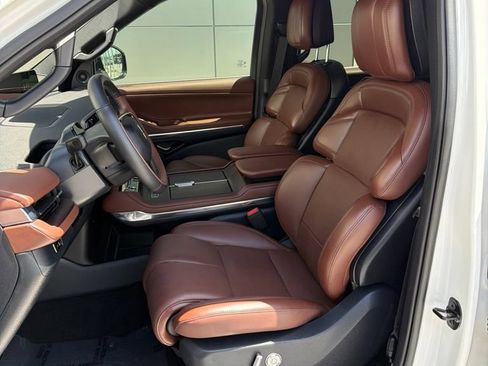 Certified 2025 Lincoln Navigator Reserve AWD/4WD image 7