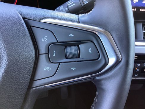 Used 2025 Chevrolet Trax LT w/ LT Convenience Package image 19