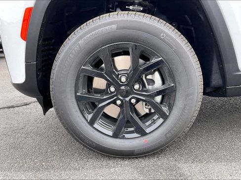 New 2026 Jeep Grand Cherokee L 4WD image 12