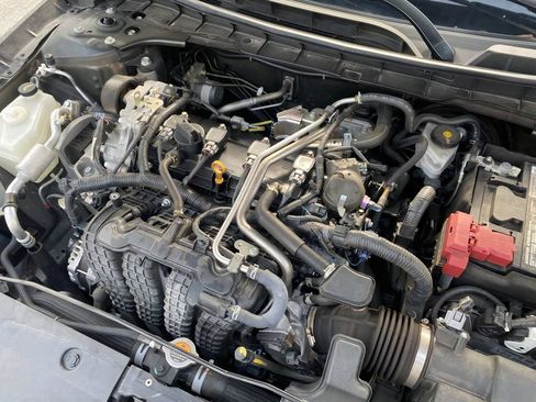 Used 2024 Nissan Altima 2.5 SV FWD image 13