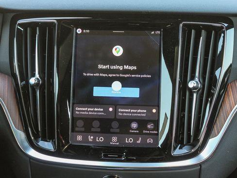 New 2026 Volvo V60 B5 Cross Country Plus w/ Climate Package image 17