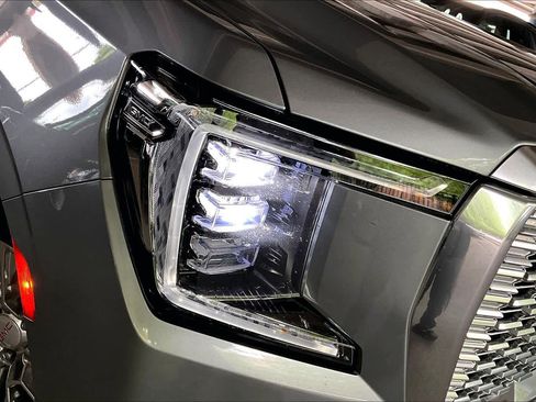 Used 2023 GMC Yukon Denali RWD image 27