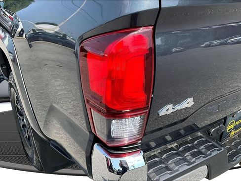 Used 2021 Toyota Tacoma SR5 AWD/4WD image 24