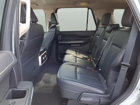 Used 2024 Ford Expedition XLT image 26