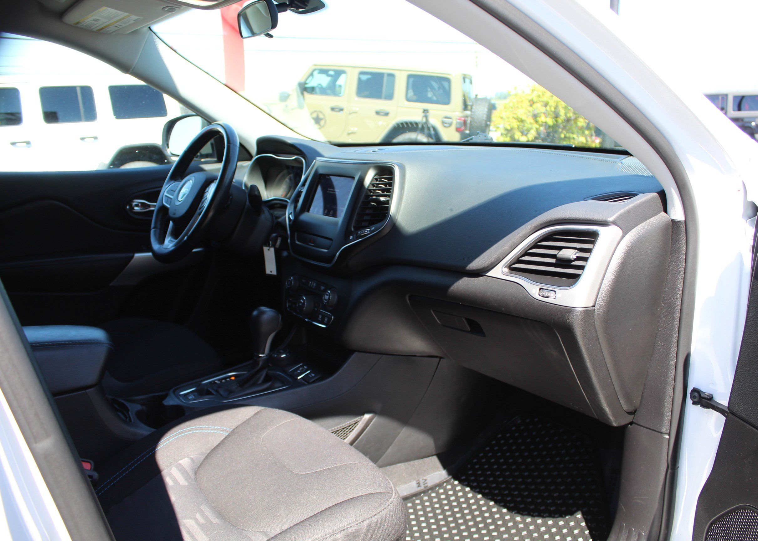 Used 2019 Jeep Cherokee Sport AWD/4WD image 25