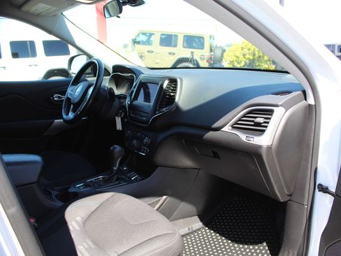 Used 2019 Jeep Cherokee Sport AWD/4WD image 25