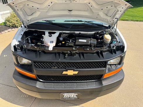 Used 2017 Chevrolet Express 2500 RWD image 18