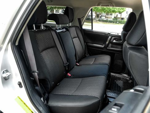 Used 2018 Toyota 4Runner TRD Off-Road AWD/4WD image 33