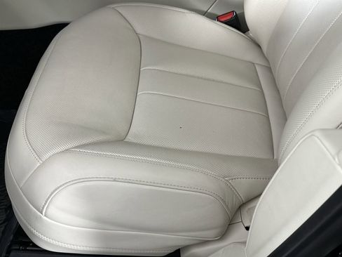 Used 2024 Land Rover Range Rover Long Wheelbase SE image 12