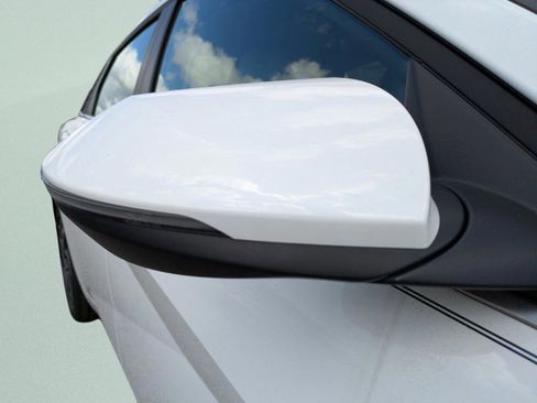 Used 2025 Hyundai Elantra Limited image 11