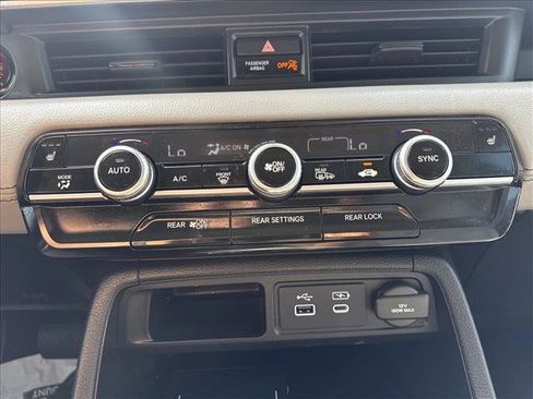 Used 2023 Honda Pilot Touring image 13
