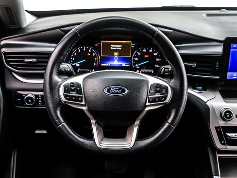 Used 2023 Ford Explorer XLT w/ Equipment Group 202A image 18