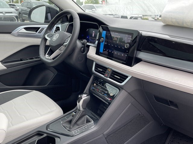 New 2025 Volkswagen Taos SE FWD image 35