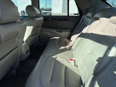 Used 2003 Cadillac De Ville w/ Comfort & Convenience Package image 22