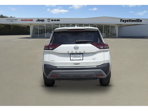 Used 2023 Nissan Rogue SV FWD image 4