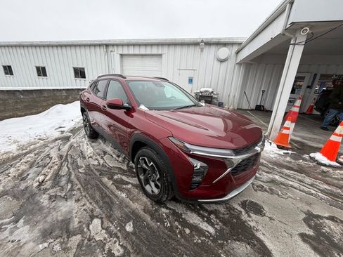 Used 2024 Chevrolet Trax LT w/ Driver Confidence Package image 7