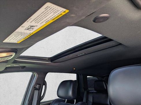 Used 2019 Jeep Grand Cherokee Altitude RWD image 16
