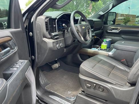 Used 2024 Chevrolet Silverado 2500 High Country w/ Technology Package AWD/4WD image 5