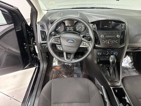 Used 2018 Ford Focus SE FWD image 13