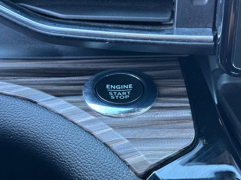 Used 2023 Ford Explorer Limited image 36