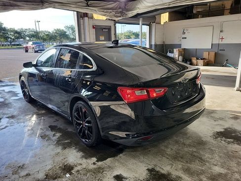 Used 2018 Chevrolet Malibu LT w/ Driver Confidence Package FWD image 3
