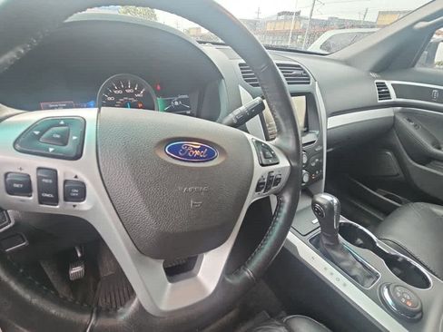 Used 2015 Ford Explorer XLT w/ Equipment Group 202B AWD/4WD image 7