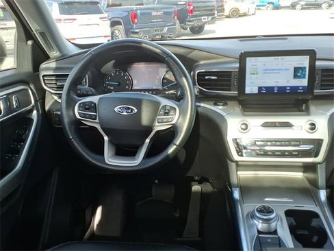 Used 2022 Ford Explorer XLT w/ Equipment Group 202A image 11