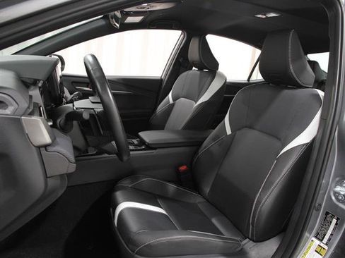 Used 2025 Toyota Camry SE image 5