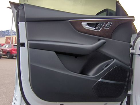 Used 2019 Audi Q8 Prestige w/ Towing Package image 15