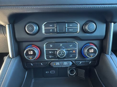 Used 2021 Chevrolet Tahoe Z71 image 20