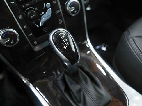 Used 2016 Volvo XC70 T5 Premier w/ Protection Package image 25