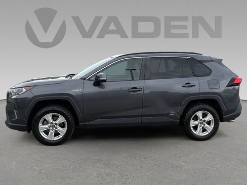 Used 2020 Toyota RAV4 XLE AWD/4WD image 6