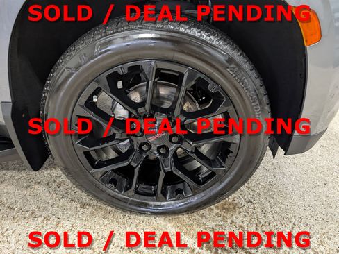 Used 2022 GMC Yukon SLT w/ SLT Premium Package image 13