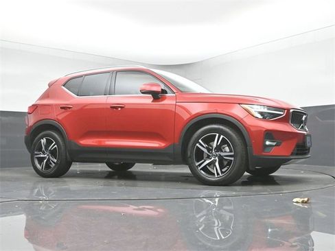 Used 2023 Volvo XC40 B5 Plus w/ Driver Assist Package image 35