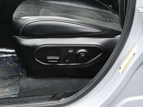 Used 2024 Jeep Grand Cherokee Altitude image 11